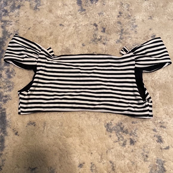 Black and white striped Lolli swimsuit top size large - Picture 2 of 4